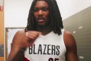 开拓者更衣室庆祝：罗威拉杨瀚森跳舞！小老板祝贺阿夫迪亚