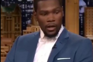 且看且珍惜！名场面：巅峰詹姆斯和KD野球局的对位！